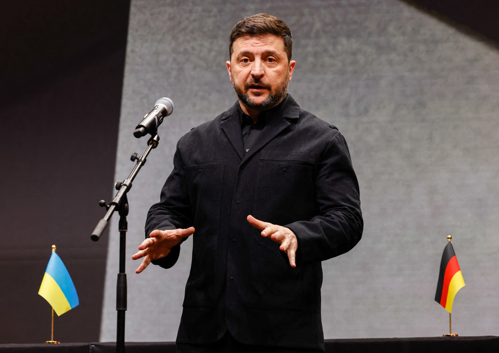 Американски служител оспори твърдението на Володимир Зеленски, че гаранциите за сигурност са обвързани с отстъпването на Донбас от страна на Украйна 5 Американски служител оспори твърдението на Зеленски, че гаранциите за сигурност са обвързани с отстъпването на Донбас от страна на Украйна