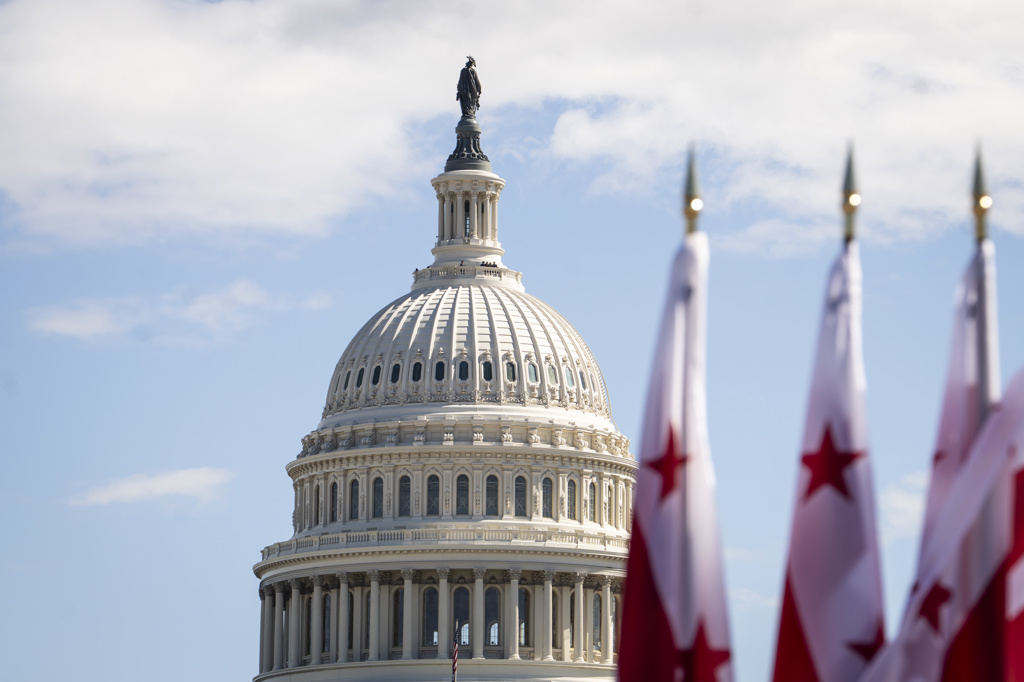 Сенатът отново отхвърли опита за ограничаване на военните правомощия на Тръмп по отношение на Иран