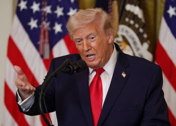 Тръмп: Иранците са изправени пред „голяма пречка" при свалянето на режима 1 Тръмп: Иранците са изправени пред „голяма пречка" при свалянето на режима