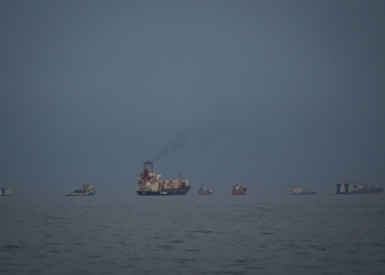 Тръмп заплаши с удари по ирански енергийни обекти, ако Ормузкият проток не бъде отворен отново 2 Тръмп заплаши, че ще удари ирански енергийни обекти, ако Ормузкият проток не бъде отворен отново