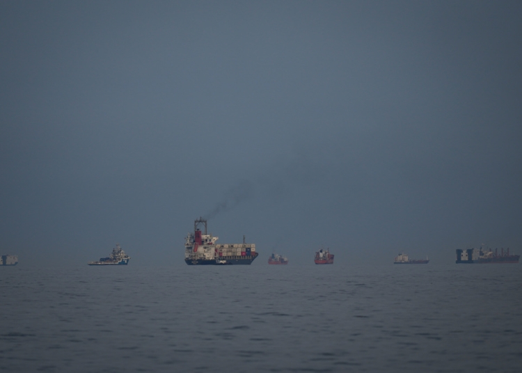 Тръмп заплаши с удари по ирански енергийни обекти, ако Ормузкият проток не бъде отворен отново 1 Тръмп заплаши, че ще удари ирански енергийни обекти, ако Ормузкият проток не бъде отворен отново