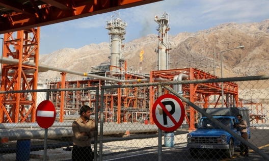 Тръмп удължи паузата в ударите срещу иранската енергетика до 6 април