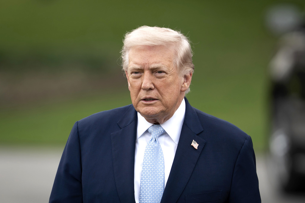 Тръмп заяви, че САЩ са много близо до постигането на военните си цели, и обмисли възможността за „приключване" на операцията срещу Иран 3 Тръмп заяви, че САЩ са много близо до постигането на военните си цели, и разкри, че обмислят „приключване" на операцията срещу Иран