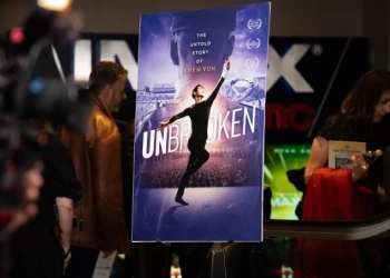 Новият документален филм "Несломими" е история за изкуство, непоколебимост и вяра 1 Световната премиера на „Несломими: неразказаната история на "Шен Юн“ в AMC Lincoln Square в Ню Йорк на 24 март 2026 г. Самира Буау/The Epoch Times