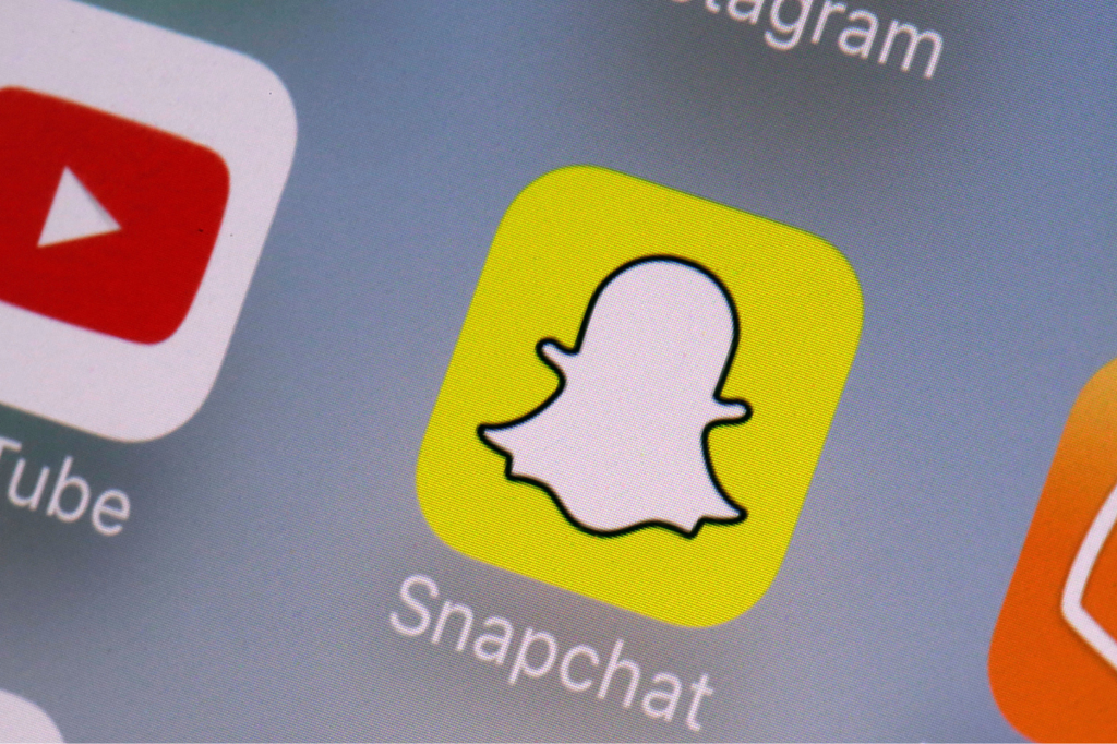 ЕС започна разследване срещу Snapchat във връзка със спазването на законите за защита на децата от онлайн манипулация