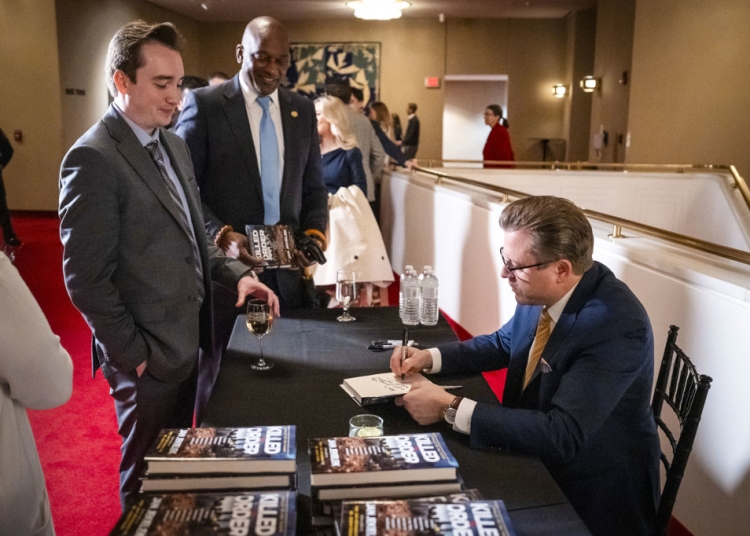 Книгата Killed to Order на старши редактор на The Epoch Times влезе в списъка на бестселърите на New York Times 1 Книгата на главния редактор на Epoch Times се нареди сред бестселърите на New York Times