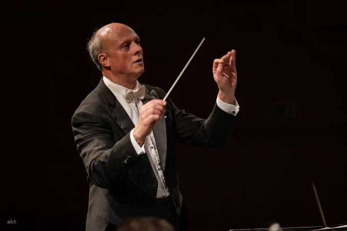 Маестро Григор Паликаров разказва за премиерата на операта „Евгени Онегин“ в Държавна опера – Русе