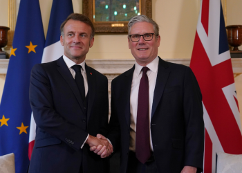 Франция и Великобритания обединяват глобална коалиция за възстановяване на корабоплаването в Ормузкия проток 2 Франция и Великобритания мобилизираха глобална коалиция за отваряне на Ормузкия проток