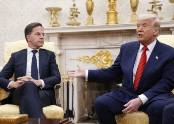 Тръмп се срещна с генералния секретар на НАТО сред намеци за възможно излизане на САЩ от Алианса 3 Тръмп се срещна с генералния секретар на НАТО, докато обмисля излизане на САЩ от алианса