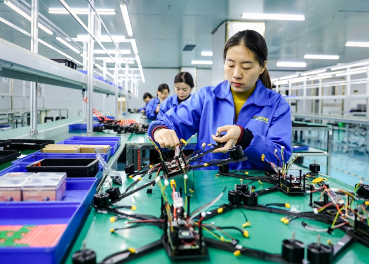 Мащабните ограничения на Пекин върху дроновете удариха индустрията и предизвикаха опасения за икономически последствия