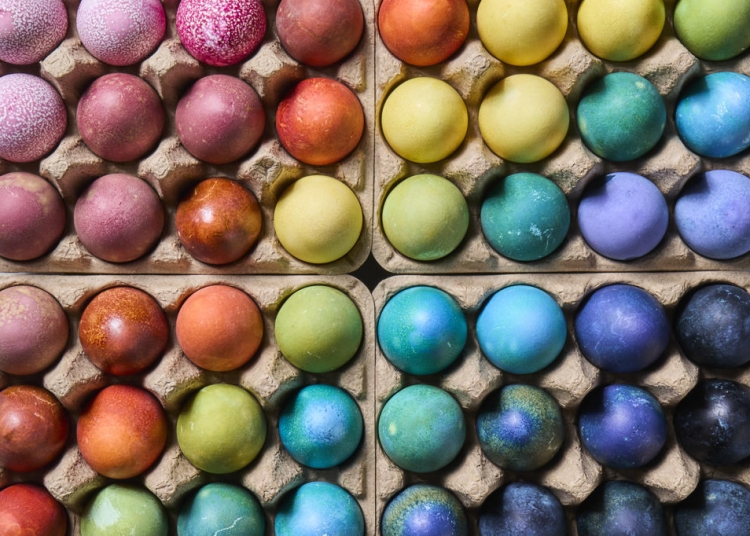 Боядисайте великденски яйца с продукти от вкъщи