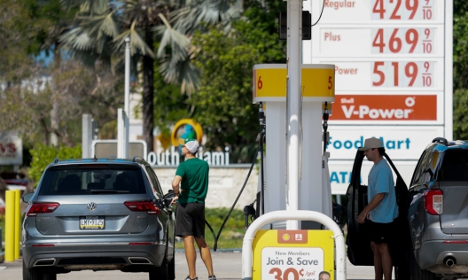 Цените на горивата може да не паднат под 3 долара преди 2027 г., заяви енергийният министър