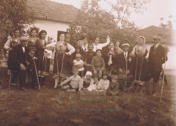 Великден в спомени на Вита Зарина, родена през 1911 г. в с. Перник 4 Родова снимка, Държавен архив - Перник