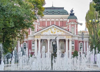 Народният театър разпродаде сезона – близо 10 000 билета изчезнаха за дни 9 07a30178 f17a 40fb b4f3 8e98b8b2120b