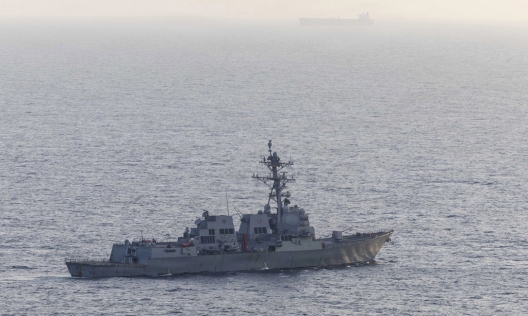 3 американски военни кораба отблъснаха ирански атаки, Тръмп заяви, че примирието все още е в сила