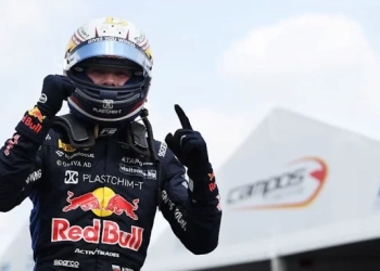 Никола Цолов триумфира и в Маями 5 Пилотът на Campos Racing Никола Цолов спечели втората си победа за сезона, като изпревари съперниците си Лоренс ван Хюпен и Александър Дън до карирания флаг в едно зрелищно спринтово състезание в Маями. (https://www.fiaformula2.com/)