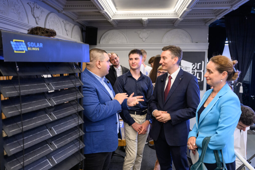 Отличиха победителите в конкурса „Най-добър младежки стартъп в България“ 4 2d47784c-b9ba-42e4-ad74-c678d9a43adf.jpg