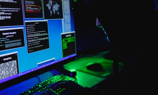 Китай краде технологии за изкуствен интелект, които не може да разработи сам, твърди компания за киберсигурност