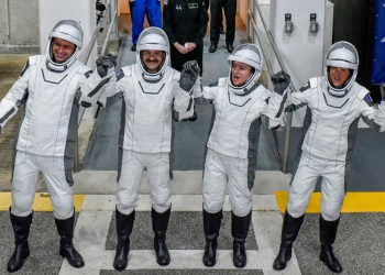 НАСА отмени заповедта за евакуация на астронавтите на борда на Космическата станция 2 НАСА отмени заповедта за евакуация на астронавтите на борда на космическата станция