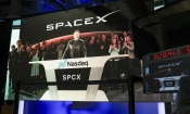 Илон Мъск стана първият трилионер в света, след като акциите на SpaceX отбелязаха рязък ръст при дебюта си на пазара