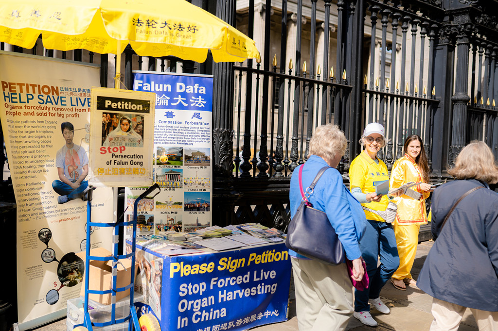 Нападнати са информационни щандове на Фалун Гонг в Лондон