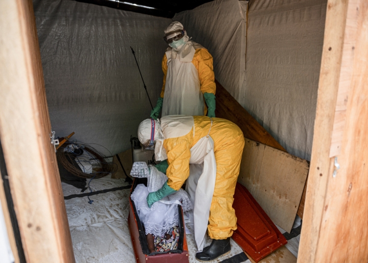 CDC вдигна отговора си за ебола до най-високо ниво, след като огнището продължи да се разраства