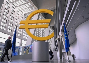 Европейският парламент гласува в подкрепа на дигиталното евро 4 Сградата на Европейската централна банка (ЕЦБ) във Франкфурт. Ако всичко върви по план, цифровата валута на Европейската централна банка (дигиталното евро) може да бъде въведена през 2029 г. (Кирил Кудрявцев/AFP чрез Getty Images)