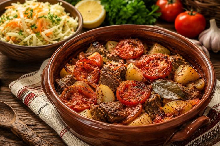 Телешка саздърма с картофи и домати – вкус от традицията 1 4ede1bdc 41cd 459c b281 76489c3612cf