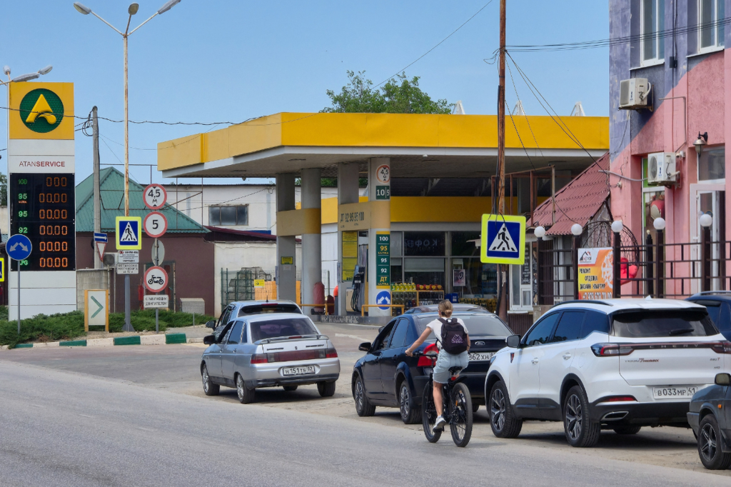 Международната енергийна агенция (МЕА) понижи прогнозите си за производството на руски петрол поради атаките от Украйна 2 МАЕ намали прогнозите за руския нефтодобив заради украинските атаки