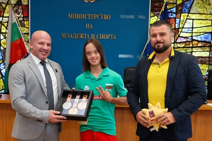 Министър Керязов награди спортистите със синдром на Даун 3 image 5