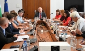Нов механизъм за минималната заплата: държавата и социалните партньори договориха критериите за 2027 г. 5 Правителството и социалните партньори договориха критериите за изчисляване на минималната работна заплата за 2027 г. (https://www.mlsp.government.bg/)