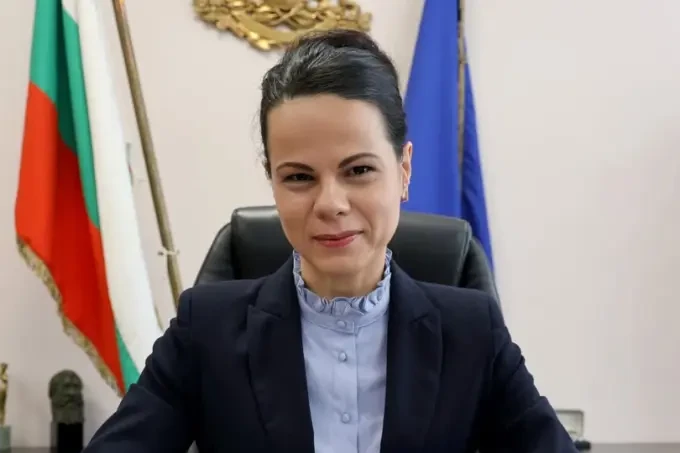 Ръководителите на държавните болници ще получават възнаграждения, които в по-голяма степен зависят от представянето на лечебните заведения. 1 Ръководителите на държавните болници ще получават възнаграждения, които в по-голяма степен зависят от представянето на лечебните заведения.