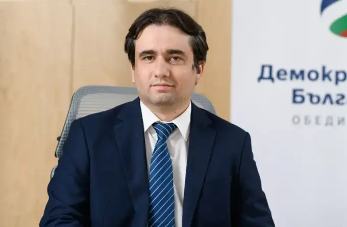 Божанов предлага нова държавна агенция, която да координира защитата от кибератаки 1 Божанов предлага нова държавна агенция, която да координира защитата от кибератаки