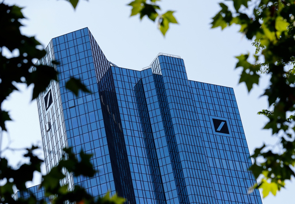 Първата клирингова банка за юани в Европа повдигна въпроси за световната финансова система, смятат анализатори.
