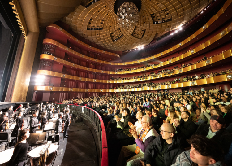 „Мощно, емоционално“: Shen Yun откри турнето си по случай 20-ата годишнина пред препълнения „Линкълн Сентър“
