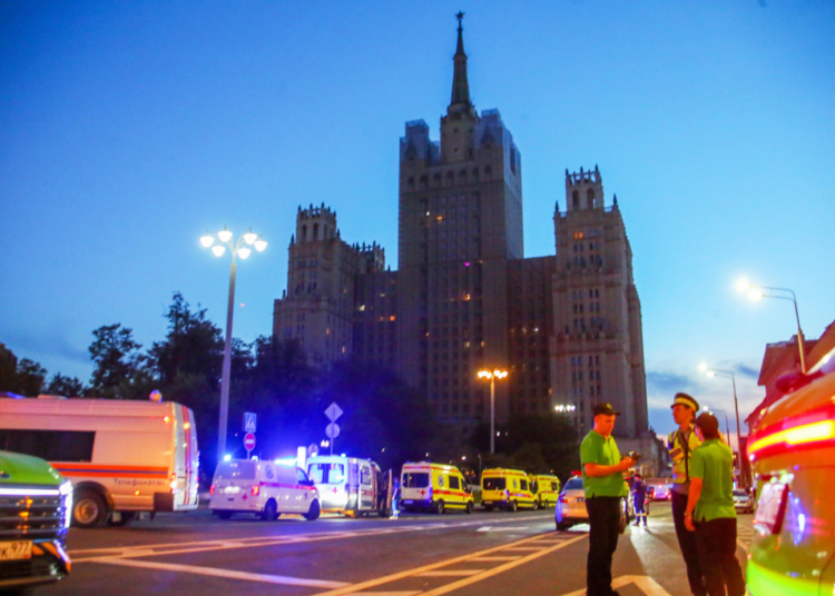 3 убити, 21 ранени при взрив край московско кафене, съобщиха властите