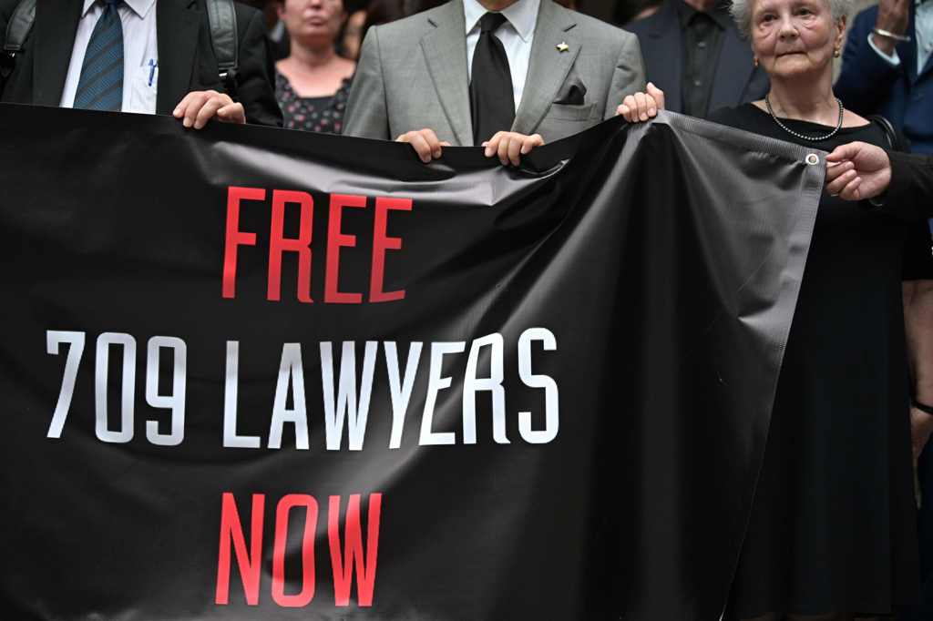Китай издигна правилата за лоялност към ККП за адвокатите до равнището на национален закон