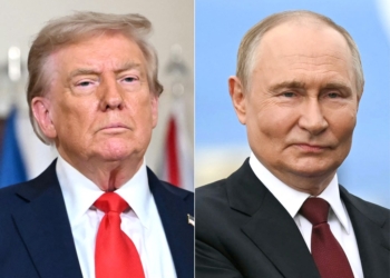 САЩ покани Путин на срещата на Г-20 в Маями 1 (COMBO) This combination of pictures created on August 18, 2025 shows US President Donald Trump and Ukrainian President Volodymyr Zelensky in Washington, DC, on August 18, 2025 and Russian President Vladimir Putin in Anchorage, Alaska, on August 15, 2025. US President Donald Trump said August 18 he had started arranging a two-way peace meeting between Ukraine's Volodymyr Zelensky and Russia's Vladimir Putin -- to be followed by three-way talks involving himself.
"At the conclusion of the meetings, I called President Putin, and began the arrangements for a meeting, at a location to be determined, between President Putin and President Zelensky," Trump said after hosting Zelensky and European leaders at the White House.
"After that meeting takes place, we will have a Trilat, which would be the two Presidents, plus myself."
European leaders join Ukrainian President Volodymyr Zelensky in talks with US President Donald Trump on August 18, as they try to find a way to end Russia's offensive. The leaders heading to Washington on Monday to appear alongside Zelensky call themselves the "coalition of the willing."
Putin is in Alaska at the invitation of Trump in his first visit to a Western country since he ordered the 2022 invasion of Ukraine that has killed tens of thousands of people. (Photo by ANDREW CABALLERO-REYNOLDS / AFP)