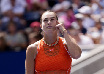 Алкарас поддържа купона на US Open, а Сабаленка се оплака от миризма на канабис след победата 1 Алкарас поддържа празничното настроение на US Open, а Сабаленка се оплаква от миризма на канабис след победата