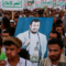Г-7 призова Иран да прекрати подкрепата си за хутите 31 FILE PHOTO: Houthi supporters hold a poster of Houthi leader Abdul-Malik al-Houthi during an anti-Saudi rally amid an escalation with the kingdom, in Sanaa, Yemen, July 31, 2026. REUTERS/Khaled Abdullah/File Photo