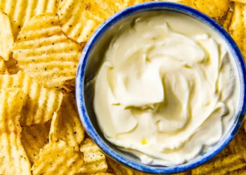 Как да си направите домашна заквасена сметана само с 2 съставки 1 id6094393 entree sour cream 20260921 vs 1080x720 1
