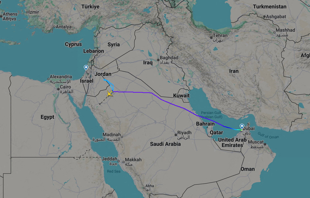 Пилот се опита да разбие самолет, летящ към Израел 26 Екранна снимка от Flightradar24 показва полет на FlyDubai за Израел, който беше отклонен към Саудитска Арабия на 30 септември 2026 г. (Flightradar24.com/Handout via Reuters)