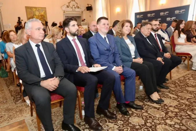 Младите българи зад граница остават важна връзка с родината