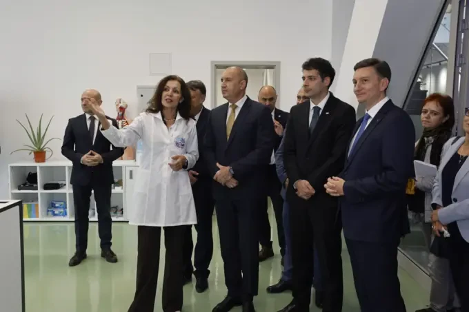 Националният STEM център отвори врати с лаборатории и пространства за практическо обучение