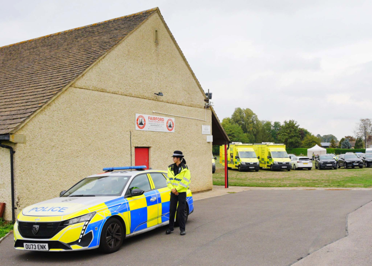 Спешни служби край RAF Fairford в Уелфорд, Англия.