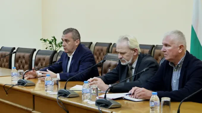 Пет работни групи разглеждат трудовите въпроси при преминаването към „Ивкони Експрес“ 2 1 1 3