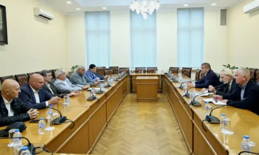 Пет работни групи разглеждат трудовите въпроси при преминаването към „Ивкони Експрес“