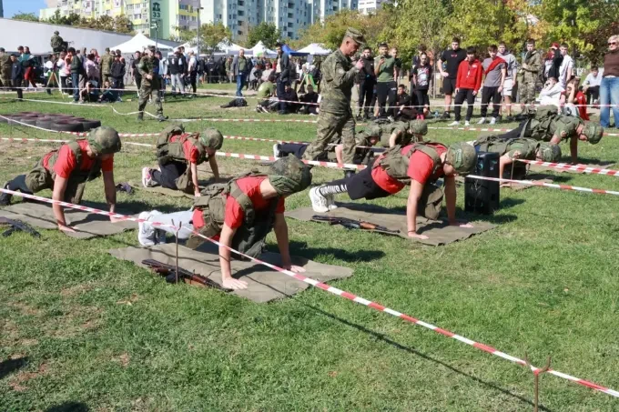 Военното образование и кариерата в армията бяха представени пред млади хора в Стара Загора 2 6abe5d14ebd5e 022 st z