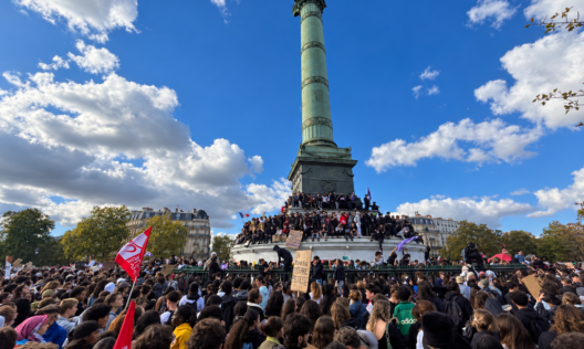 „Превзехме Бастилията“: студентски протестиращи в Париж се сблъскаха с полицията, а крайната левица обяви движението за свое