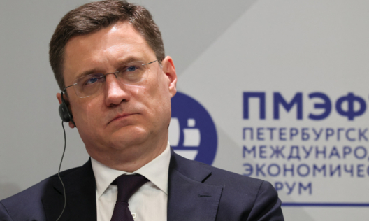 Украински удар с дрон подпали голяма руска петролна рафинерия